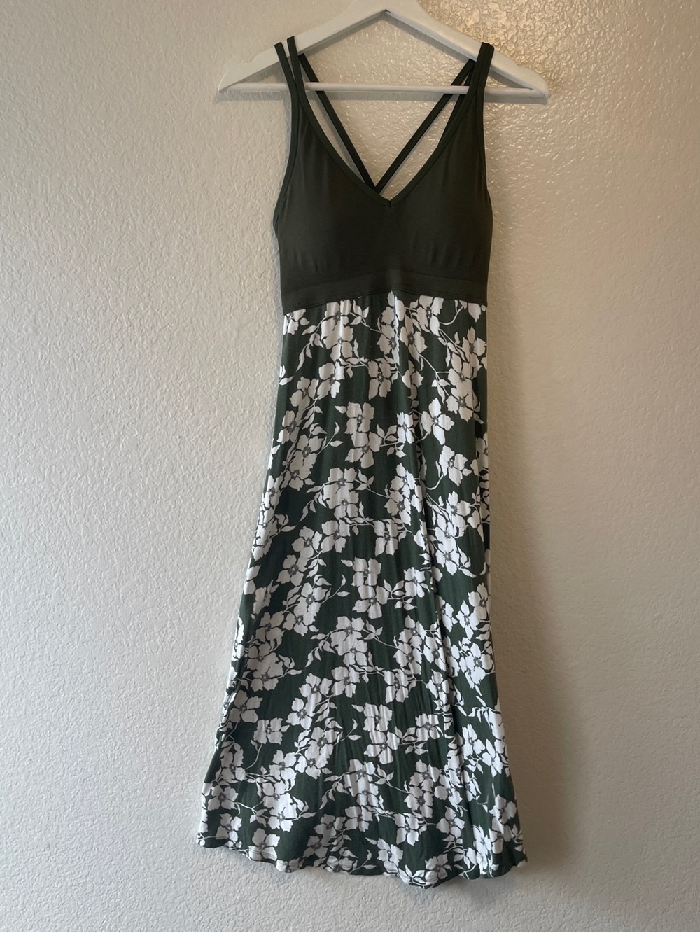 Women's Green Floral V-Neck Strappy Maxi Dress